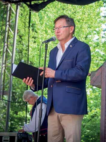 Zatem oprócz proponowanych dzisiaj szkoleń stacjonarnych, powinniśmy rozpropagować szkolenia e-learningowe. Są one dostępne już w szerokiej gamie i można z nich korzystać w dowolnym czasie i miejscu.