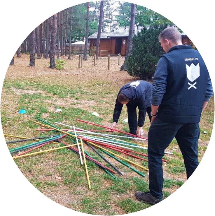 spódnicach, które sprawiają, że nie widać piłki.