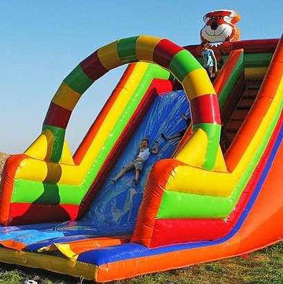 jak: - zjeżdżalnia dmuchana, - zorbing (kula