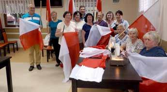 jej mieszkańcy, samorządowcy, radni, uczniowie szkół i organizacji społecznych. Drzewa sadzone w tym roku w całym kraju będą upamiętniać 100. rocznicę odzyskania przez Polskę Niepodległości.