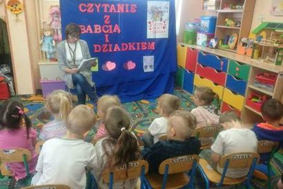 Na koniec tak udanego dnia, każdy przedszkolak otrzymał lizaka oraz dyplom. Autor: Justyna Kinal, fot.