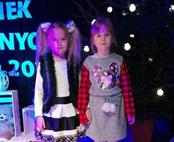 Na tę okazję przygotowywały się już od paru tygodni szykując piękne i kolorowe stroje oraz ćwicząc recytację wierszyków i śpiewanie piosenek.