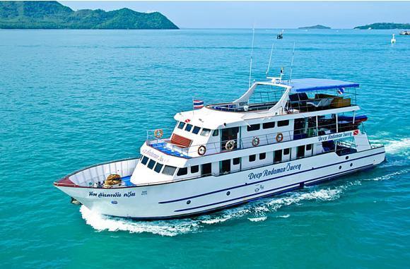 ŁÓDŹ DEEP ANDAMAN QUEEN Zbudowana w 2012 roku motorowa łódź o długości 28m. oferuje rejsy do najlepszych rejonów Tajlandii oraz Birmy.