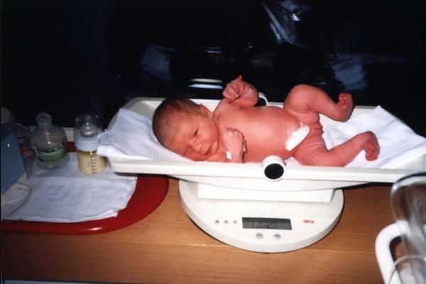 waga niemowlęca: dokładność do 10 g, pozycja leżąca dziecka, Pomiar masy ciała