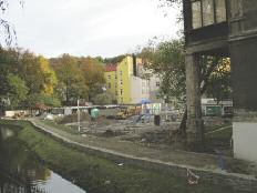 Grudzień 2018 r. zakład GospodarKi mieszkaniowej 9 Tu kamienice i podwórka zmieniają swoje oblicze Szczelnie zas³oniête fasady przy Kwadracie to znak, e trwa remont. Fot.