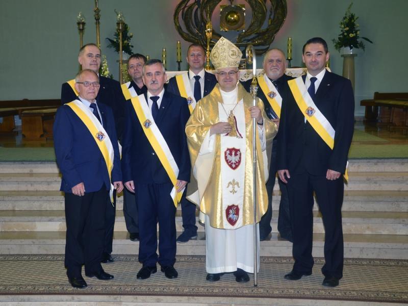 Pamiątkowe zdjęcie Rycerzy naszej Parafii z