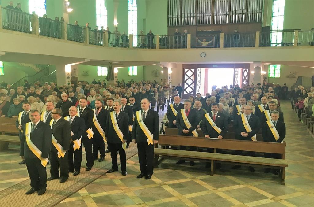 RYCERZ KOLUMBA swoją działalność opierają na czterech filarach są to: Miłosierdzie Jedność Braterstwo Patriotyzm Nasza dewiza: W służbie jednemu, w służbie wszystkim realizuje się poprzez wiarę