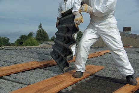 Wykonawca prowadzący prace polegające na zabezpieczaniu i usuwaniu wyrobów zawierających azbest zobowiązany jest do: 1.