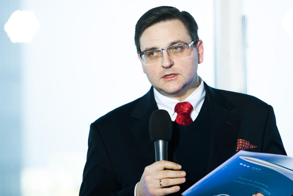 Nowa jakość i nowe możliwości zamawiania usług w chmurze mogą pojawić się wraz z wejściem w życie nowego prawa zamówień publicznych. Jego uchwalenie zapowiadane jest na kwiecień 2016 r.