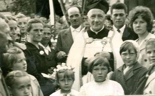 Monografia rzymskokatolickiej parafii św. Anny Matki Najświętszej Marii Panny w Tuczępach, 13 religii przychodziły do szkoły (z Tuczęp w dni powszednie, spoza Tuczęp w niedzielę) 72.