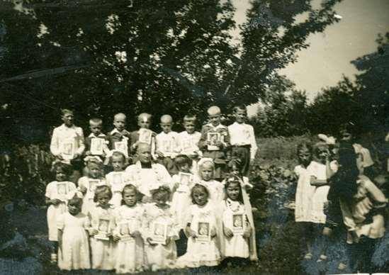8 Monografia rzymskokatolickiej parafii św. Anny Matki Najświętszej Marii Panny w Tuczępach, Zdjęcie 4 Rok 1948, 25 lipca.
