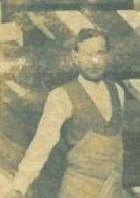 304 Grabowiecki Słownik Biograficzny / Grabowiec's Biographical Dictionary Zdjęcie 24 Rok 1935. Piotr Świątecki podczas budowy domu ludowego w Grabowcu.