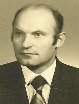 5 klasę trzecią i czwartą. Szkołę podstawową (siedmioklasową) ukończyła w 1949 roku.