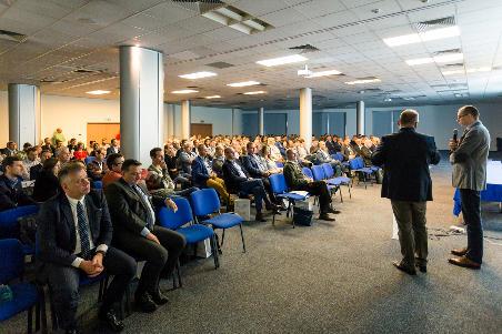 Każdego dnia Targom RENEXPO Poland towarzyszyły specjalistyczne konferencje, kongresy i fora branżowe, umożliwiające wymianę wiedzy, a także zachęcające do dyskusji na aktualne tematy dla sektora OZE.