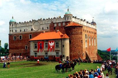 W programie: Spacer po mieście szlakiem najciekawszych zabytków: Dom M. Kopernika, Katedra św. Janów, Ratusz, Pomnik M. Kopernika, Zamek Krzyżacki. Seans w Planetarium.
