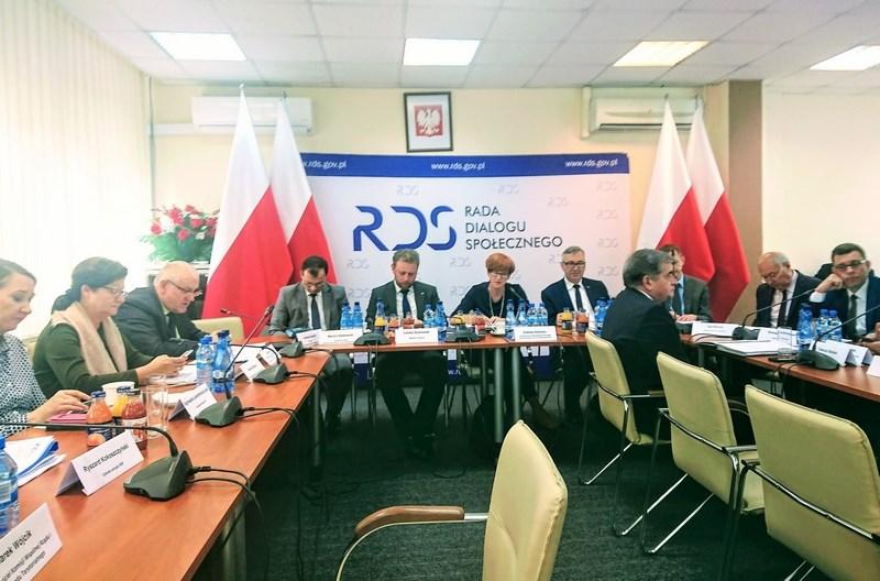 Z życia Komisji Krajowej Posiedzenie plenarne Rady Dialogu Społecznego procedura budżetowa i ochrona zdrowia Na posiedzenie Rady, które odbyło się 28 czerwca 2018 r.