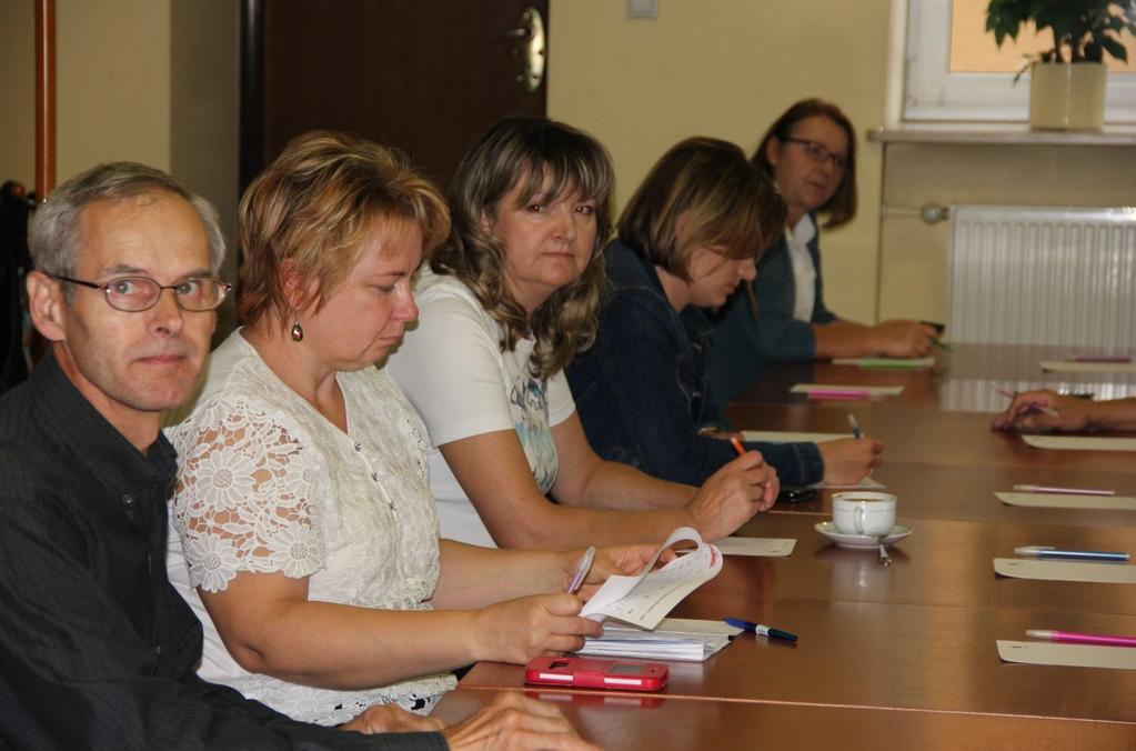Dzisiaj poprawne są dwie formy odmiany, można zmieniać końcówki obu członów wyrazu lub tylko końcówkę drugiego członu.