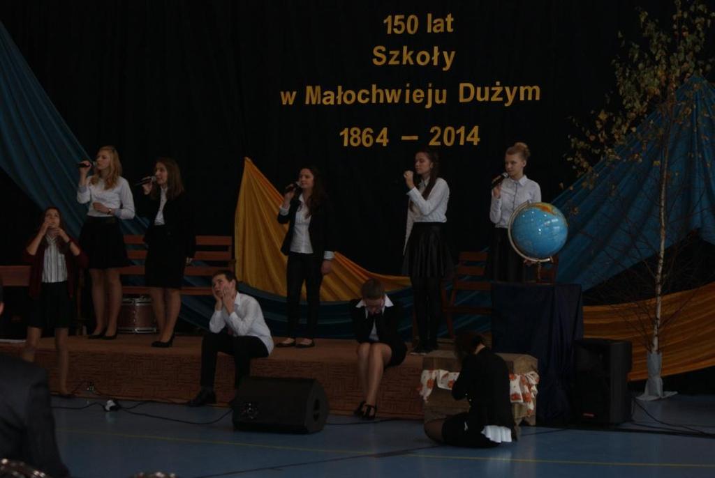 Popisy teatralne Podczas różnych realizowanych przeze mnie form teatralnych uczniowie mieli możliwość występowania w różnych rolach aktorów, reżyserów,
