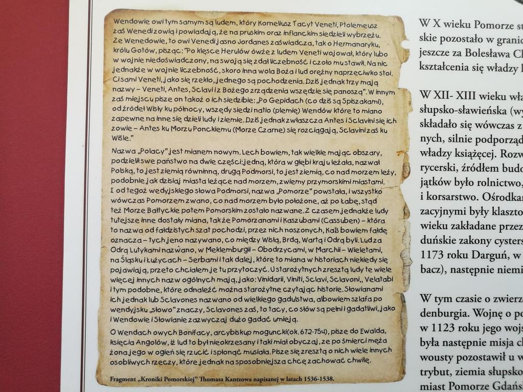 Fot. 24: W muzeum w Klukach warto też przeczytać co na temat pochodzenia Słowian pisał w XVI wieku niemieckojęzyczny, pomorski kronikarz Tomasz