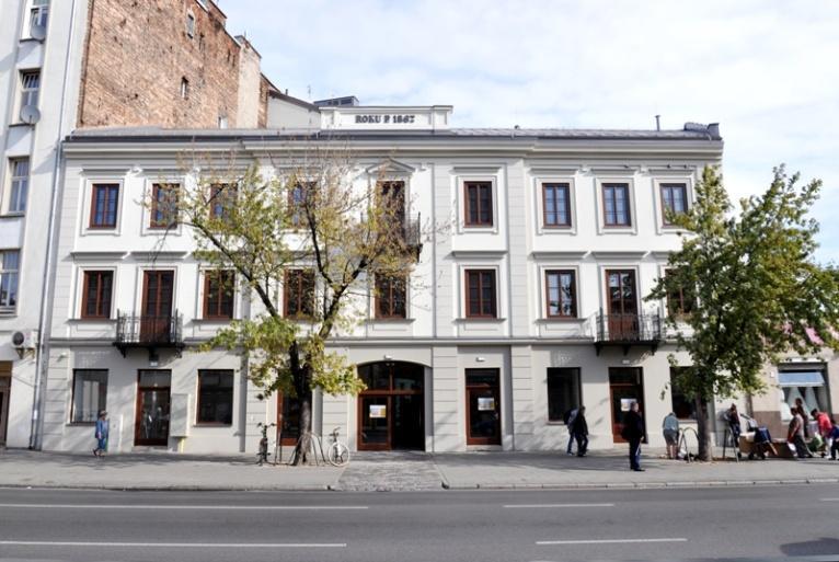 Przykłady szczególnie udanych przedsięwzięć rewitalizacyjnych Spośród wszystkich projektów rewitalizacyjnych ZPR można wskazać przykłady takich, których realizacja w 2017 roku została oceniona przez