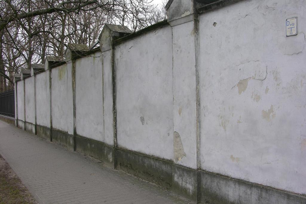 Fot. 24 Dawna Oberża, mur ogrodzeniowy