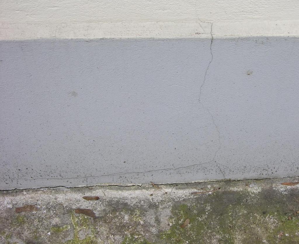 Fot. 27 Dawna Oberża, mur ogrodzeniowy  w