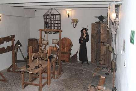 Gmina Szydłów sektor publiczny Międzynarodowy Plener Malarski Szydłów 2012 Stworzenie izby