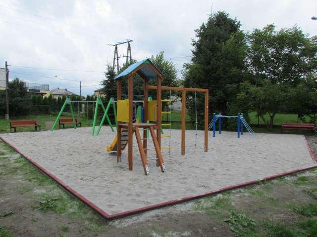 A rozwój infrastrukturalny oraz ochrona dziedzictwa narodowego.