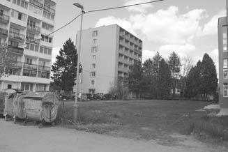 A tak nasledovalo neplánované zasadnutie aj k tomuto nepodpísanému uzneseniu a uskutočniť sa malo v piatok 13. - Duklianska ulica M, N, L, - parkovisko na Ul. Sov.