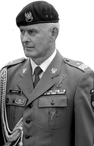 Noty o autorach 141 gen. bryg. (r.) Marek OLBRYCHT Absolwent WSzOWInż. we Wrocławiu, AON w Warszawie, Akademii Obrony NATO w Rzymie. Pełnił m.in.