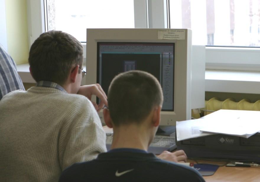Korzyści dla absolwenta Znajomość najnowocześniejszych metod projektowania: układów scalonych analogowych i cyfrowych układów programowalnych czujników i mikromaszyn Możliwości zatrudnienia
