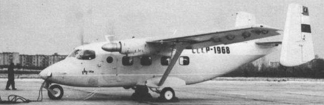 pl/samoloty/332/126/antonow-an-282 An-2 w zależności od wersji mógł zabierać 12 foteli, 12 składanych siedzeń wzdłuż ścian, 6 noszy, 1500 kg towaru, zbiornik na 1300-1400 kg substancji chemicznych