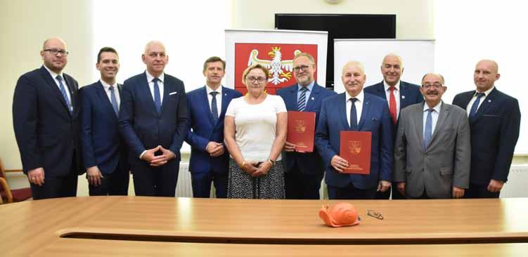 BEZPŁATNY BIULETYN DLA MIESZKAŃCÓW MIASTA I GMINY LIDZBARK Lidzbark.pl 41 31 lipca 2018 Absolutorium dla Burmistrza Inwestycje w Gminie Nowoczesne i odmienione targowisko miejskie str. 3 str. 5 str.