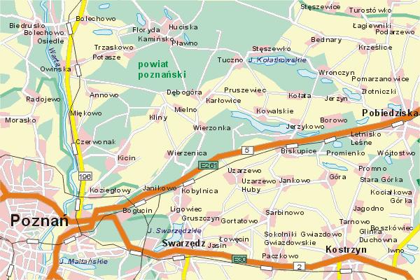 Przedmiotowa nieruchomość położona jest w części peryferyjnej miejscowości Uzarzewo Katarzynki, przy drodze
