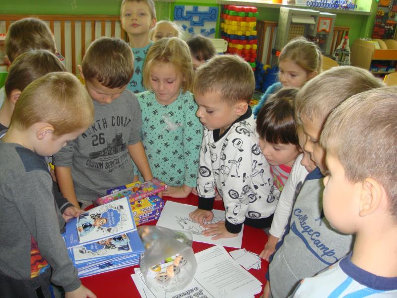 podejmowanych działań profilaktycznych w domu i środowisku szkolnym. W ramach programu opracowana jest kolorowanka edukacyjna dla dzieci i broszura dla rodziców.