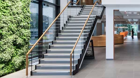 Światło na płytki! Schlüter -LIPROTEC-PB jest naszym uniwersalnym rozwiązaniem dla podświetlanych krawędzi schodów.