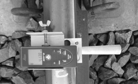 geodesic measuring disc overlaps with the inner lower edge of the