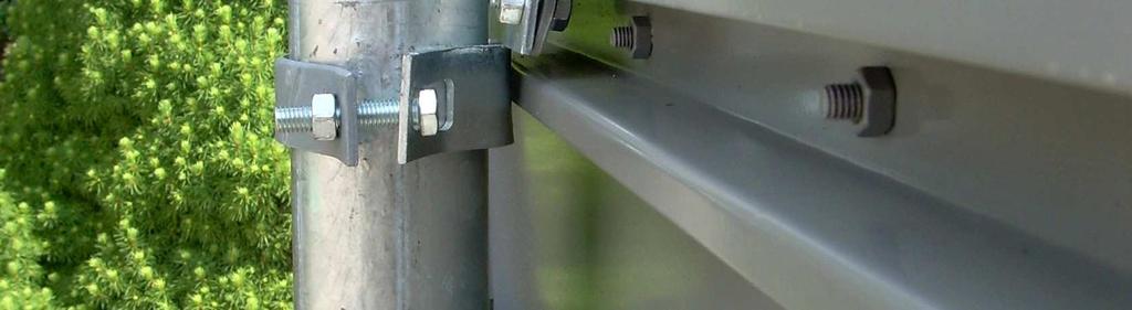 i dodatkowy uchwyt mocujący (3) za pomocą dwóch śrub