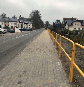 barier ochronnych. Wartość robót to ponad 175 tys. zł. W Mostach zagospodarowano również teren zielony na skrzyżowaniu.