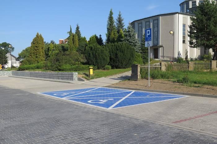Przebudowa parkingu obok