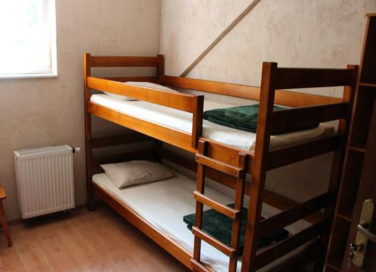 znajdująca się na parterze Boisko do piłki nożnej i siatkowej Sala edukacji ekologicznej Przestronna