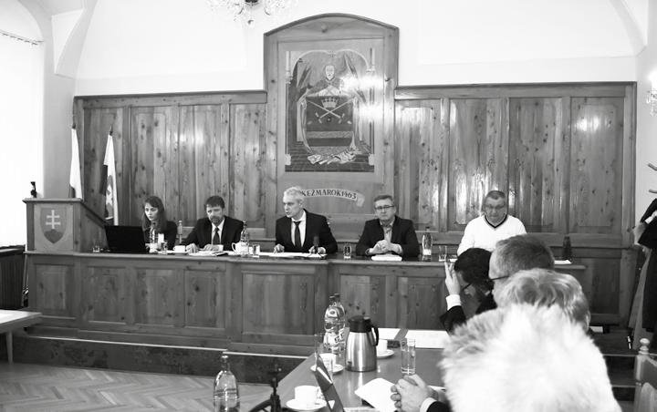plánovanú opravu chodníkov a ciest, sa nakoniec dostali k odsúhlaseniu zmien v rozpočte. Návrh prešiel v takom znení, v akom bol predložený.