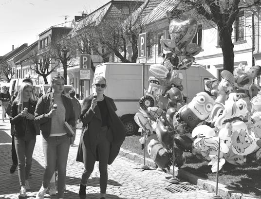Kultúrno-spoločenský mesačník mesta V skratke 4 V týchto dňoch finišujú práce na ďalšej historickej knihe z prostredia mesta Kežmarok.