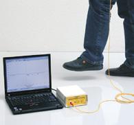 4: Pomiar elektrodą trójnożną DIN EN 61340-4-1 (VDE 0300 część 4-1, stan na 12-2004) Odnosi się wyłącznie do standardowych metod badawczych dla określania oporności elektrycznej wykładzin
