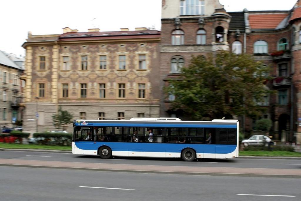 zmniejszonej emisji zanieczyszczeń w Krakowie Poprawa jakości transportu publicznego