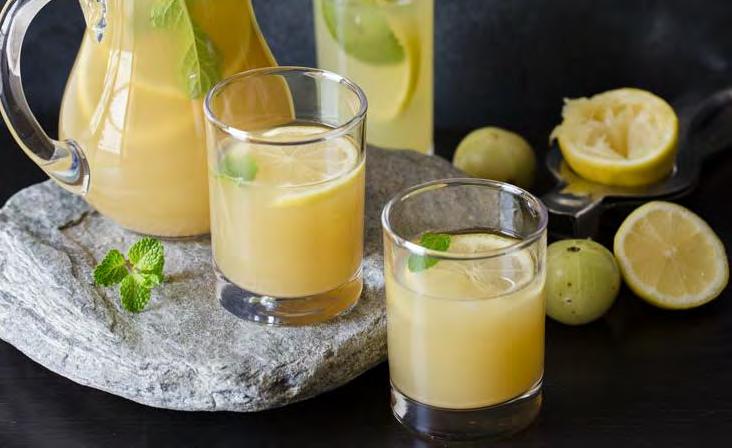 ODŚWIEŻENIE ¼ kg agrestu ¼ kg papierówek 1 cytryna garść mięty laska wanilii ¾ szklanki cukru 4 gruszki sok z 4 cytryn gałązki tymianku ½ szklanki brązowego cukru laska wanilii ODŚWIEŻENIE Owoce