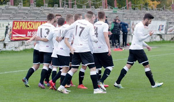 Podlasie awansowało do ćwierćfinału okręgowego Pucharu Polski Lutnia Piszczac Podlasie Biała Podlaska 1:3 (1:1) Bramki: Kacik 33 Nieścieruk 18, Buzun 85, Czapski 90 Podlasie: Zagórski Dmitruk,