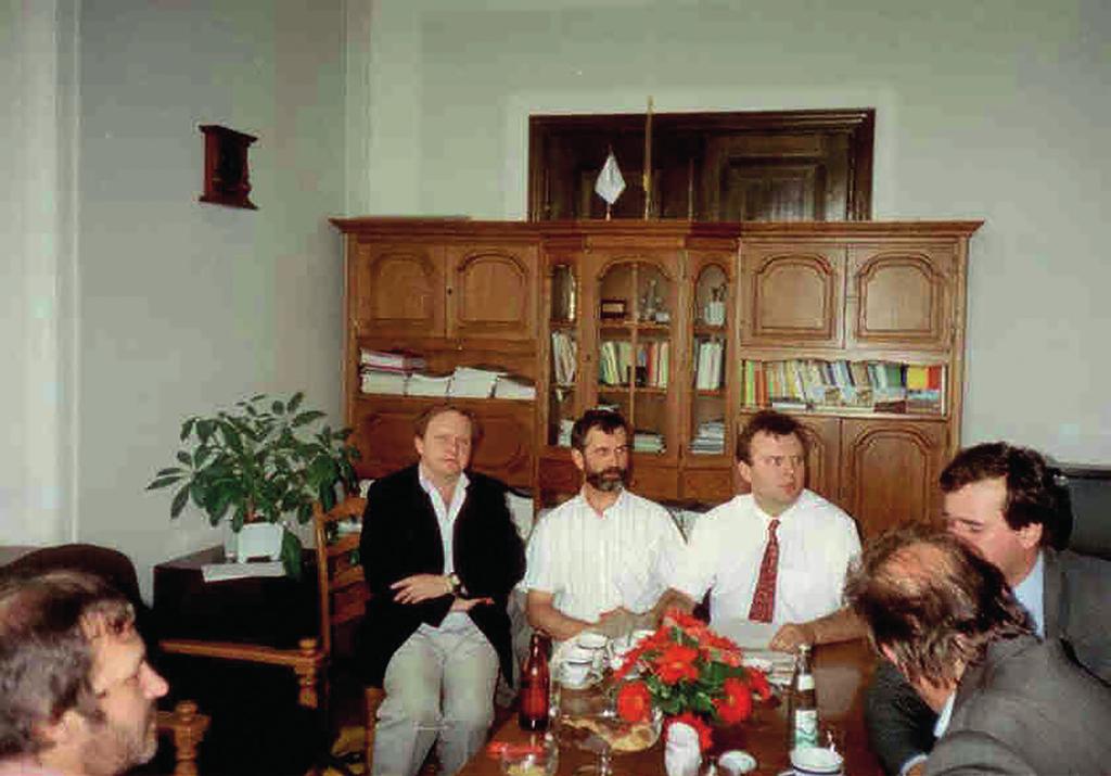 Od lewej siedzą: Janusz Steinhoff - Partia Chrześcijańskich Demokratów, Aleksander Hall -