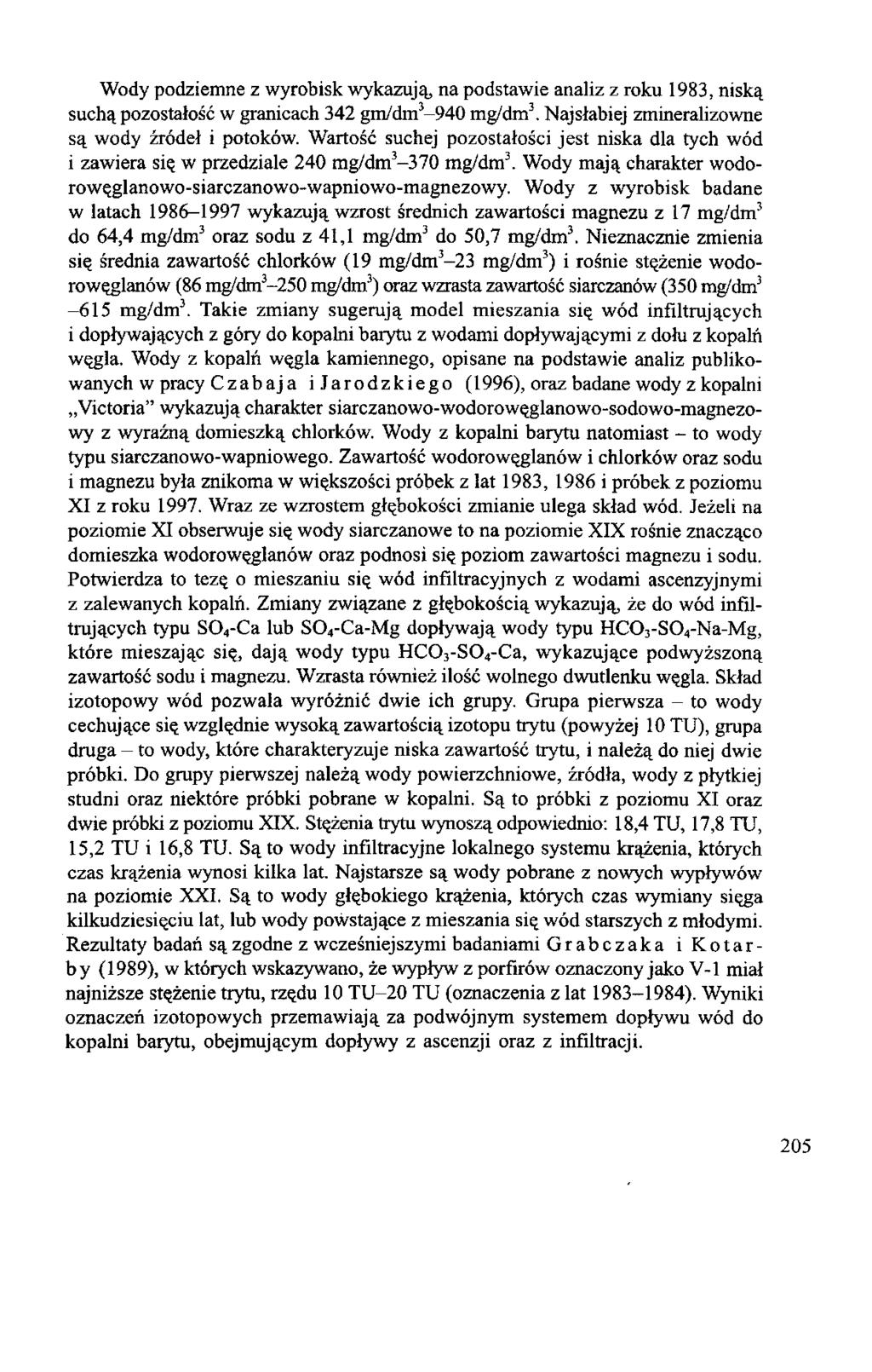Wody podziemne z wyrobisk wykazują, na podstawie analiz z roku 1983, niską suchą pozostałość w granicach 342 gm/dm 3-940 mg/dm 3. Najsłabiej zmineralizowne są wody źródeł i potoków.