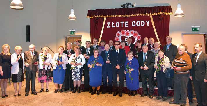 14 Samorząd w kształcie serca oraz kwiaty, a dzieci z Publicznej Szkoły